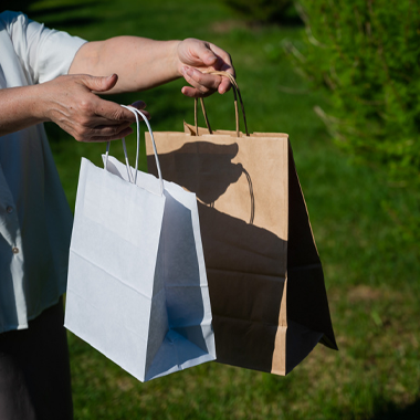 Как подобрать правильный набор продуктов для передачи своему ребенку в загородный лагерь